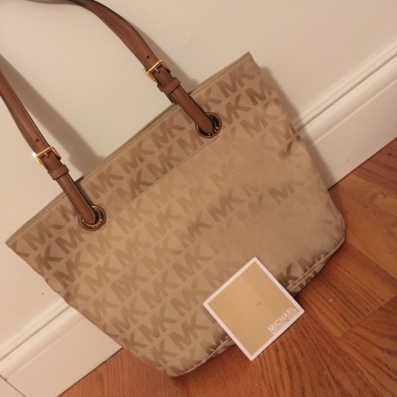 Michael Kors Handbags - Micheal Kors handbag